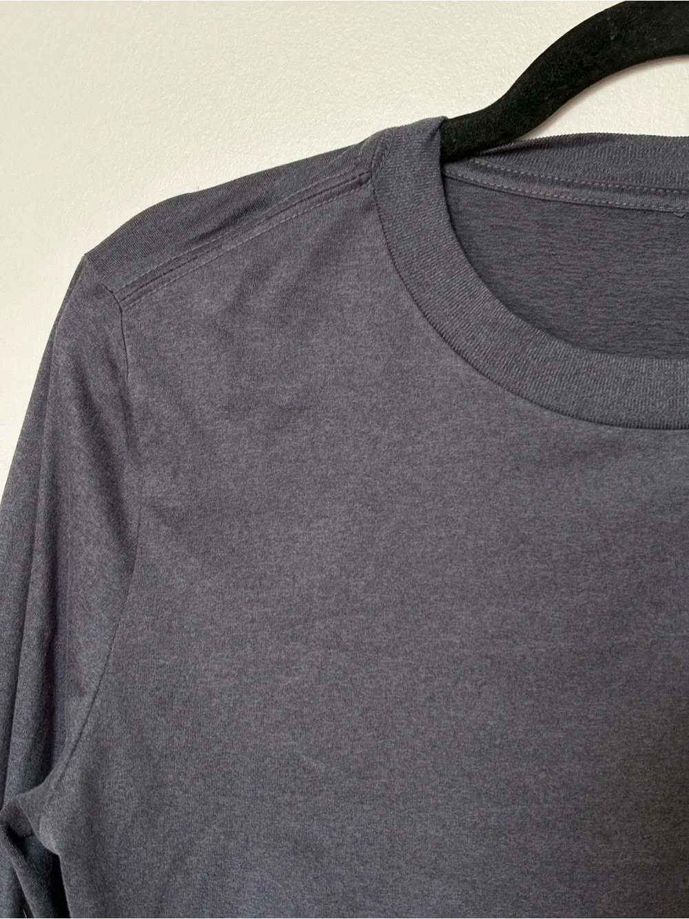 Vuori Long Sleeve Crew Sweatshirt in Navy - Picture 4 of 7